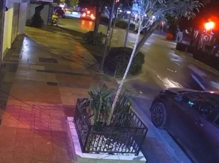 Motosikletin çarptığı yaya hayatını kaybetti; kaza kamerada