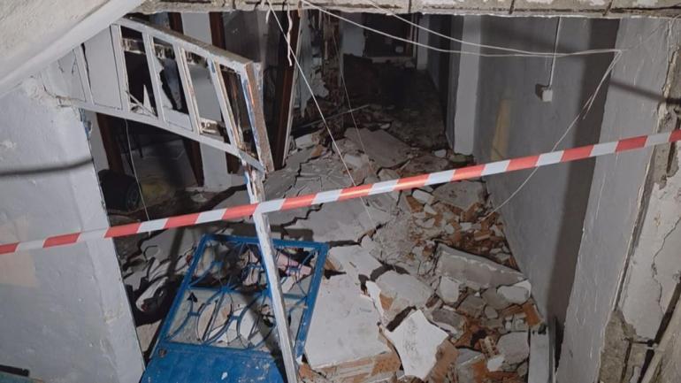 Bağcılarda 2 katlı binada mutfak tüpü patladı: 1i ağır 3 yaralı