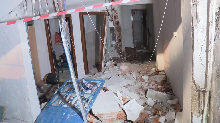Bağcılarda 2 katlı binada mutfak tüpü patladı: 1i ağır 3 yaralı