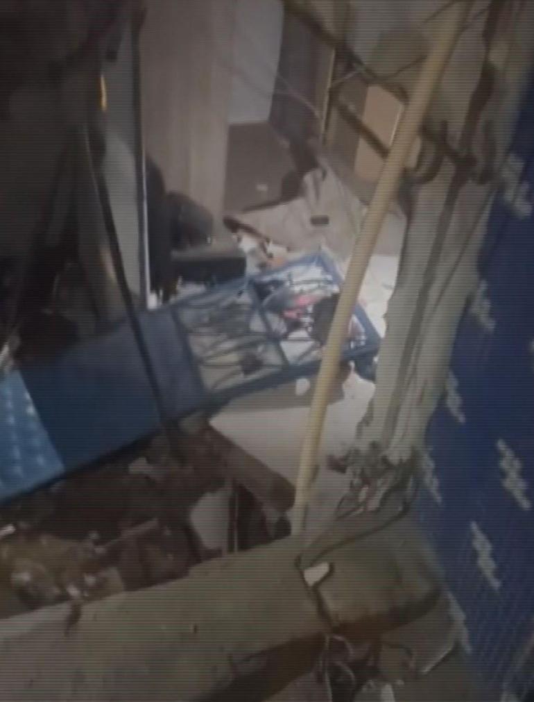 Bağcılarda 2 katlı binada mutfak tüpü patladı: 1i ağır 3 yaralı