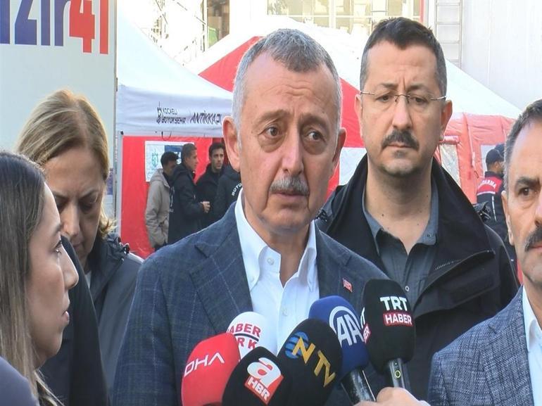 Kocaeli’de yıkılan binanın yakınındaki binalar tahliye edildi; ekipler inceleme başlattı