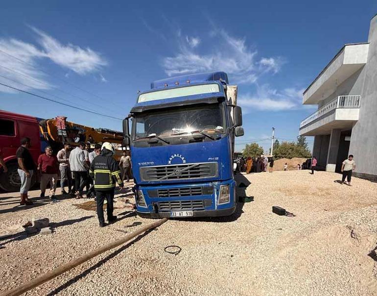 Lastiğini değiştirdiği TIRın altında kalan şoför ağır yaralandı