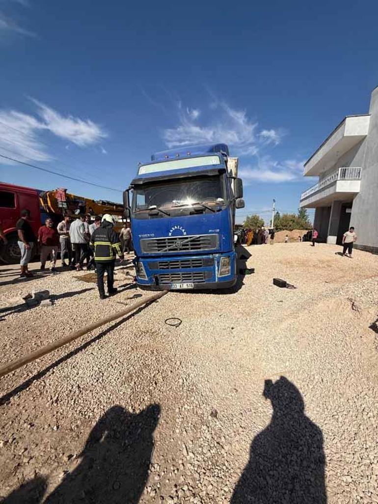 Lastiğini değiştirdiği TIRın altında kalan şoför ağır yaralandı