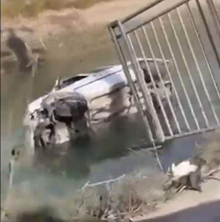 Hafif ticari aracın sulama kanalına düştüğü kaza kamerada