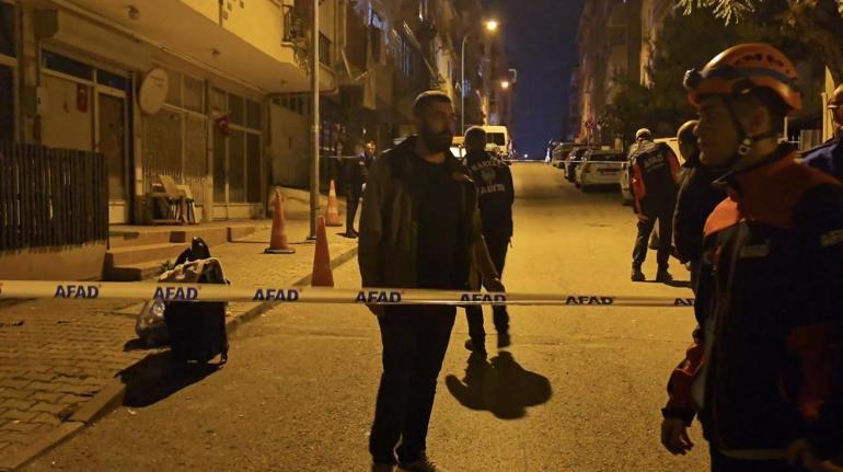 Kartal’da çatlaklar oluşan 4 katlı bina tahliye edildi