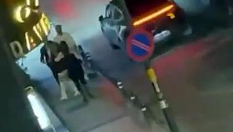 Avcılar’da düğün salonunda başlayan kavga sokakta devam etti