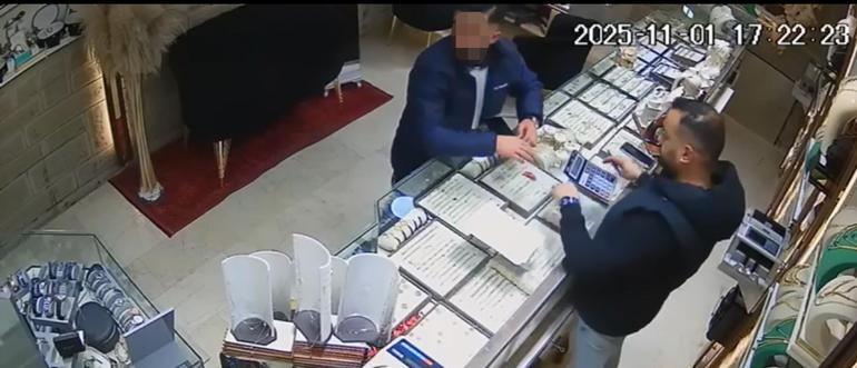 Kuyumculara sahte altın sattıkları öne sürülen anne ve 2 çocuğu yakalandı