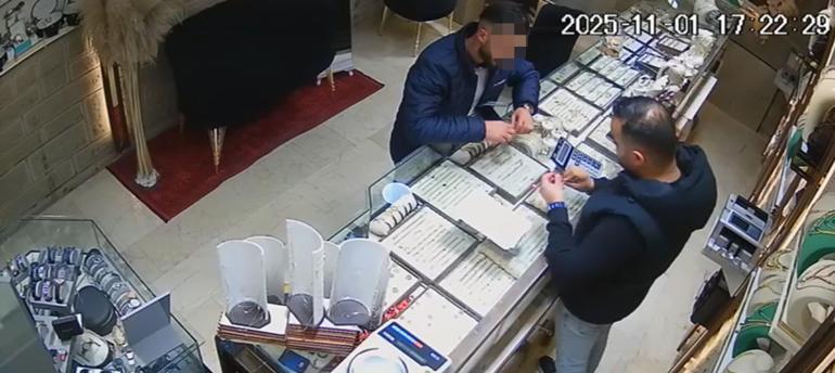Kuyumculara sahte altın sattıkları öne sürülen anne ve 2 çocuğu yakalandı