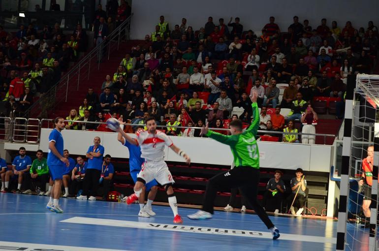 A Milli Erkek Hentbol Takımı, GKRY’yi 35-19 mağlup etti