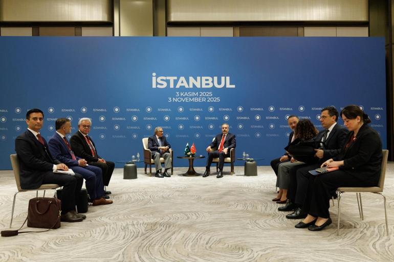 Dışişleri Bakanı Hakan Fidan, Pakistan Dışişleri Bakanı Mohammad Ishaq Dar ile bir araya geldi