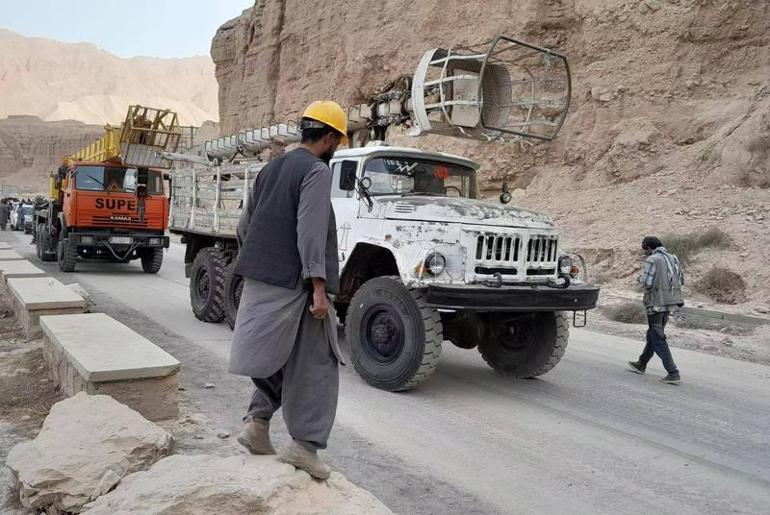 Afganistanda meydana gelen 6.3 büyüklüğündeki depremde 20 kişi hayatını kaybetti