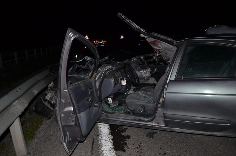 Kütahyada otomobil, TIR’ın altına girdi: 1 ölü