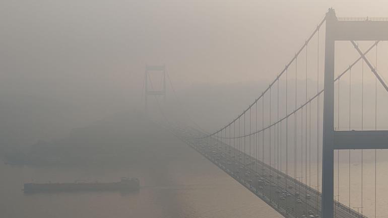 İstanbulda etkili olan sis havadan görüntülendi