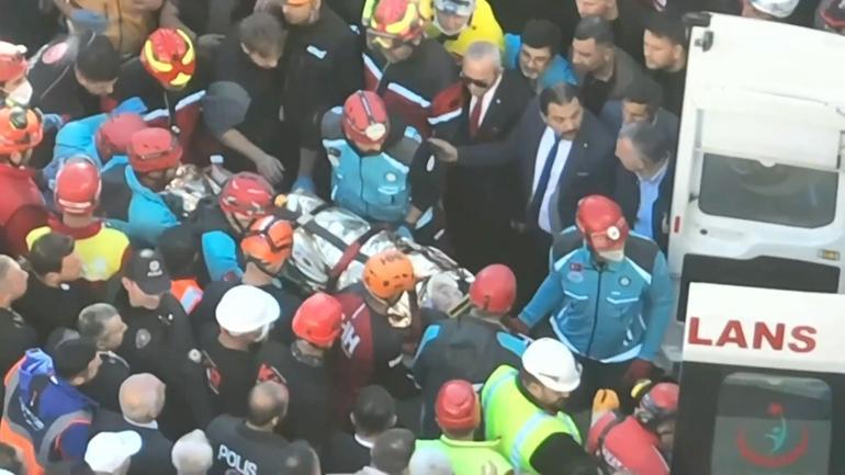 Gebzede çöken binada ailesini kaybeden Dilara’ya acı haber verildi