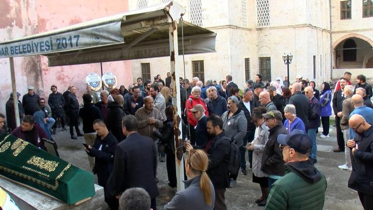 Oyuncu Ahmet Gülhan son yolculuğuna uğurlandı