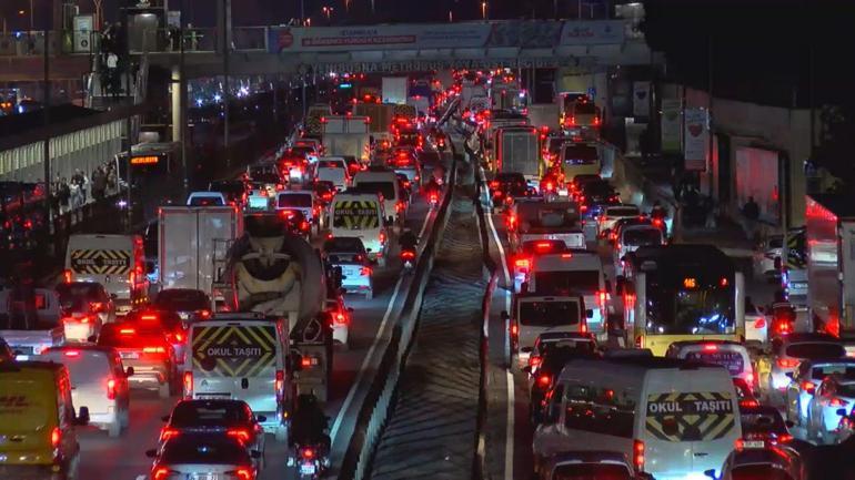 İstanbulda trafik yoğunluğu yüzde 83e ulaştı