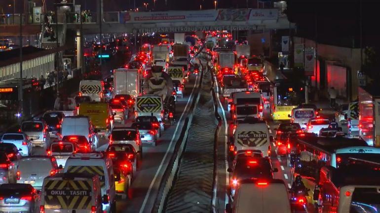 İstanbulda trafik yoğunluğu yüzde 83e ulaştı