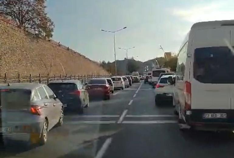 Tunceli’de sürücüler, fermuar yöntemiyle ambulansa yol verdi