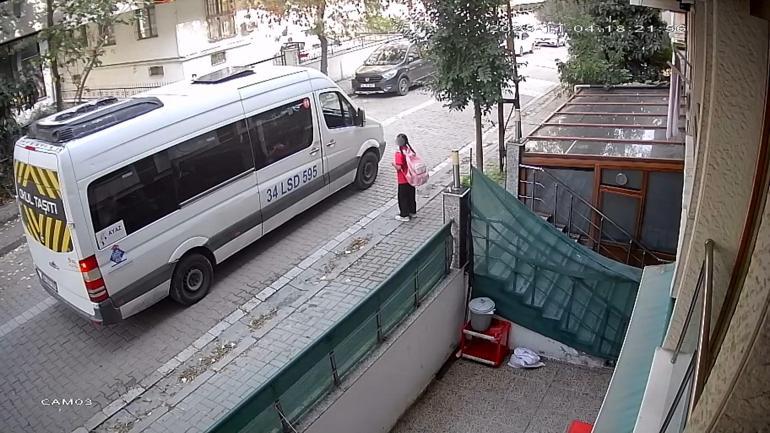 Avcılarda servis bekleyen çocuğu takip etti; annesi gelince kaçtı