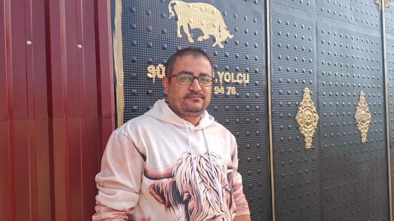 Engerek yılanını kuyruğundan yakalayıp, doğaya bıraktı; o anlar kamerada