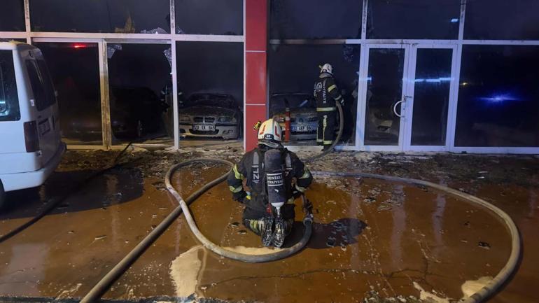 Oto galeri kundakladı; 5 otomobil hasar gördü