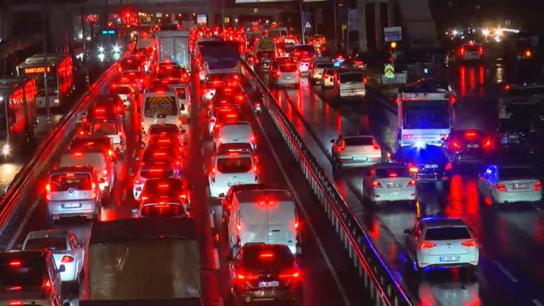 İstanbulda trafik yoğunluğu yüzde 90a ulaştı