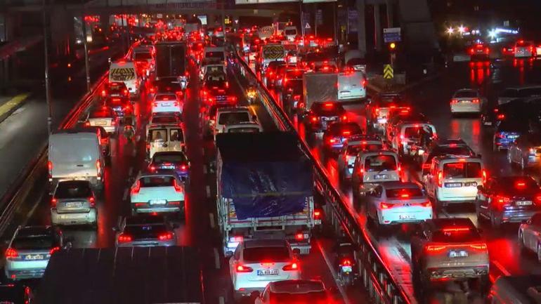 İstanbulda trafik yoğunluğu yüzde 90a ulaştı