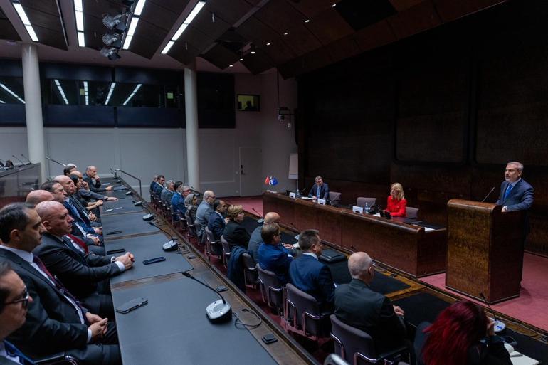 Bakan Fidan, Fin Parlamentosu Başkanı Halla-aho ile görüştü