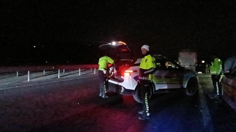 Gaziantepte otomobil kamyona çarptı: 3 ölü