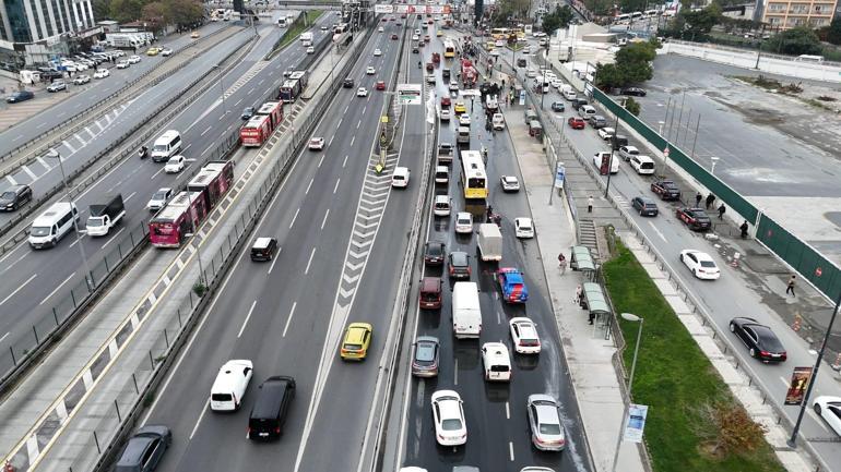 Cevizlibağda seyir halindeki iş makinesi alev alev yandı