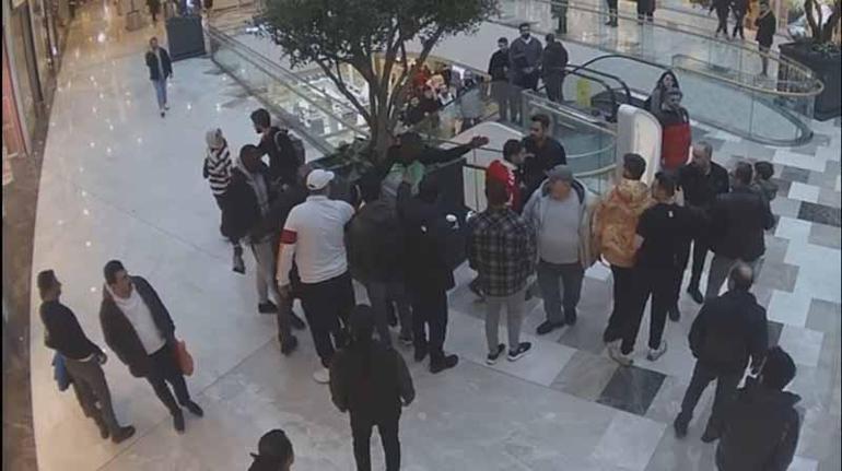 Sarıyer’de AVM’de Senegalli milli futbolcu Papy Djilobodji’ye silah çekip şemsiye fırlattı