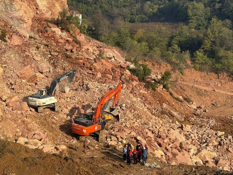 Göçük altında kalan kamyon şoförü için arama kurtarma çalışmaları durduruldu