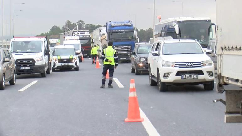 Arnavutköyde kamyon TIRa çarptı: 1 ölü 1 yaralı