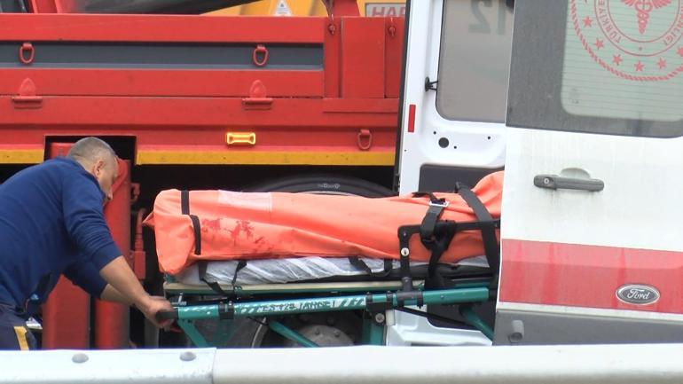 Arnavutköyde kamyon TIRa çarptı: 1 ölü 1 yaralı