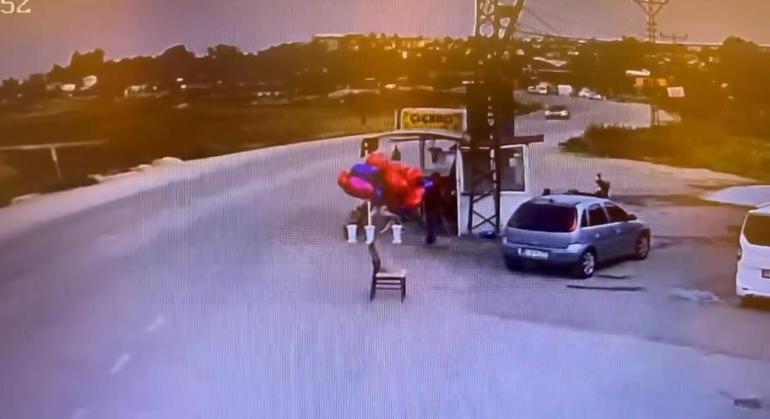 Otomobilin virajda takla attığı kaza kamerada