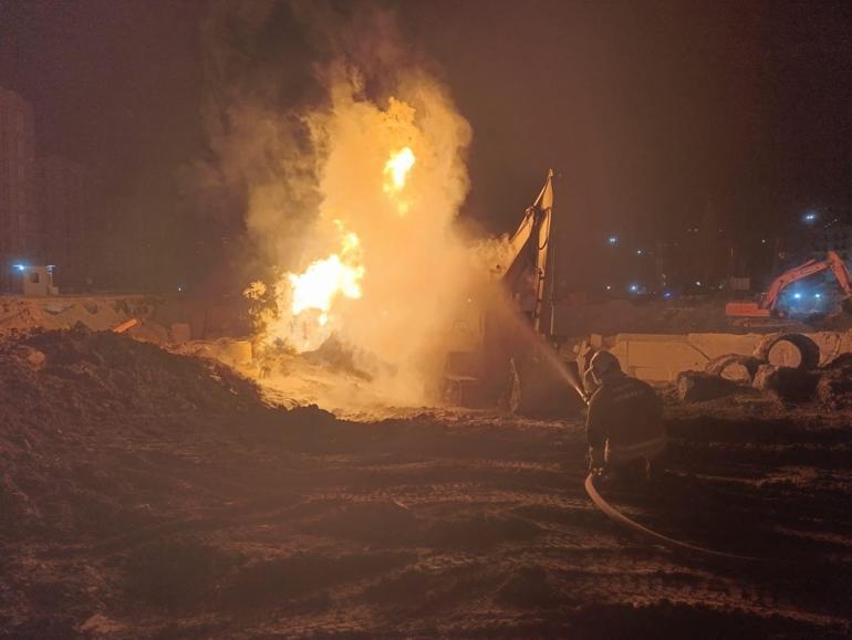 Hatay’da alt yapı çalışmasında hasar gören doğalgaz borusu alev aldı: 2 yaralı
