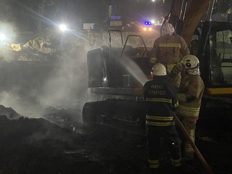 Hatay’da alt yapı çalışmasında hasar gören doğalgaz borusu alev aldı: 2 yaralı