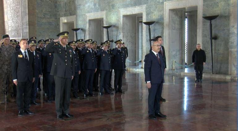 Emniyet teşkilatı, Anıtkabiri ziyaret etti