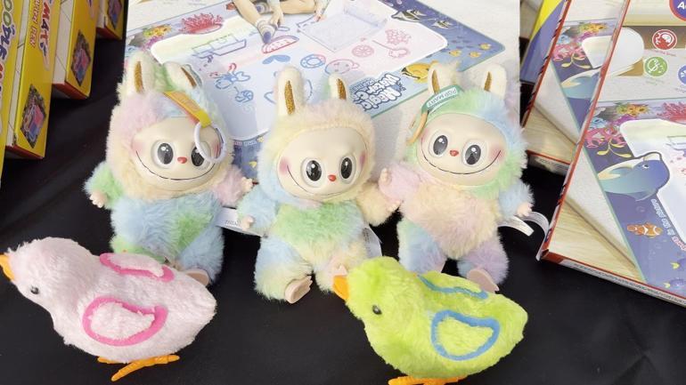 Fatih’te 2 depoya yapılan operasyonda 50 milyon lira değerinde kaçak oyuncak ele geçirildi