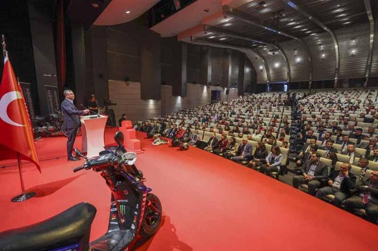 Özgür Özel: Kuryeye hız dayatan, ölümle yarıştıran sistem denetlenmeli