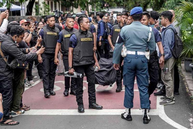 Endonezyada camide patlama: 54 yaralı