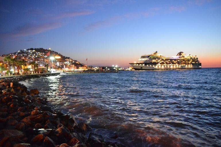 10 ayda kruvaziyerle 2 milyon 21 bin 326 yolcu geldi