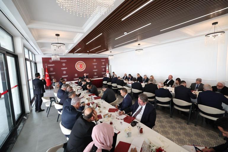 TBMM Başkanı Kurtulmuş, medya kuruluşlarının genel yayın yönetmenleriyle İstanbulda bir araya geldi