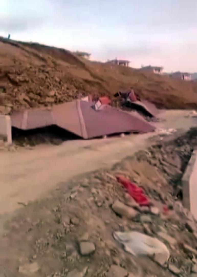 Kahramanmaraş’ta heyelan; 10 ev toprak altında kaldı