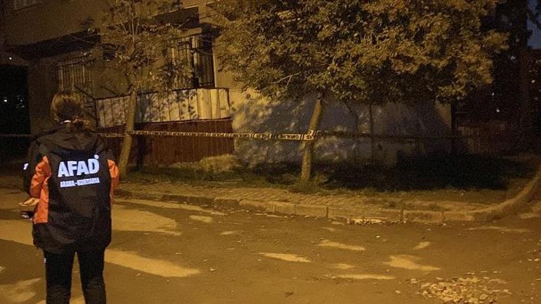 Gebze’de kolonlarında çatlak oluşan 2 katlı binadaki 3 aile tahliye edildi