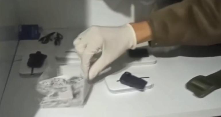 Ehliyet sınavında kopya düzenekleri ile yakalandılar; 3 tutuklama