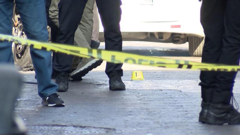 İstiklal Caddesi’nde esnaf arasında silahlı kavga kamerada: 2 yaralı