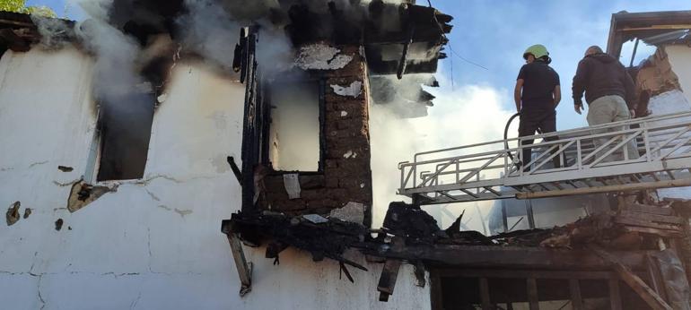 Evli çift, evdeki yangında öldü