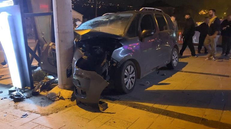 Hafif ticari araç aydınlatma direğine çarptı: 5 yaralı