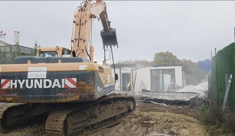 Çatalcada Sinemin bıçaklanarak öldürüldüğü villa yıkıldı